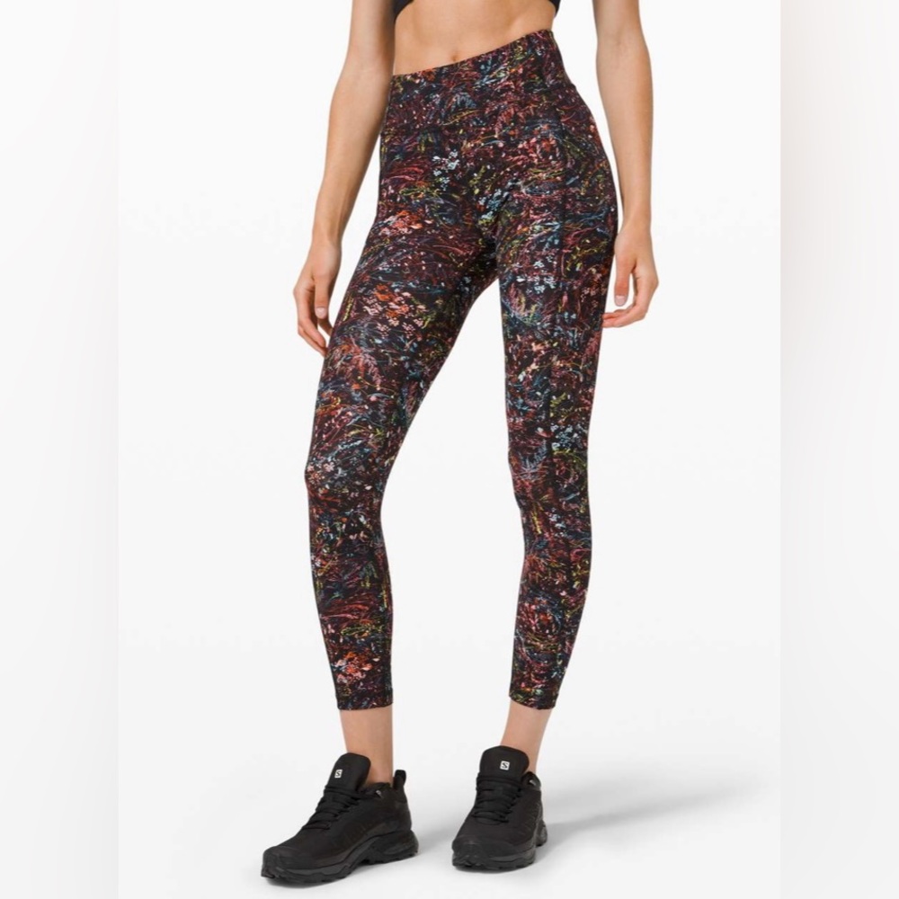 Lululemon EUC Invigorate High-Rise Tight 25”
Size 6